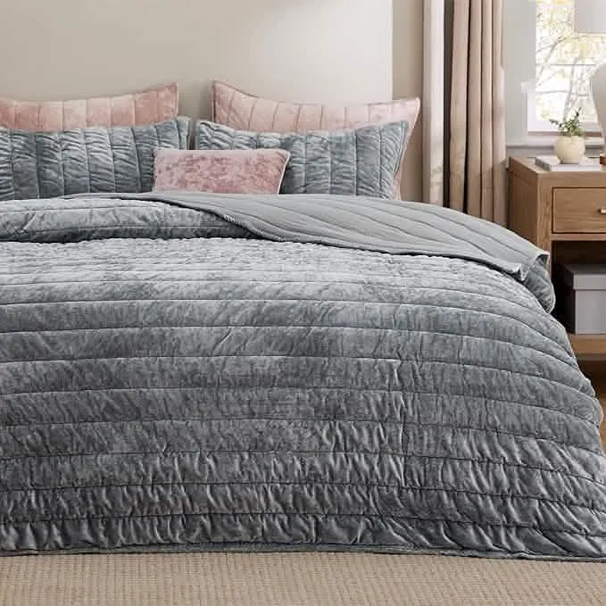 Bedsure Grace Striped Velvet Quilt Set