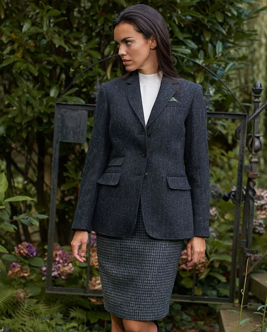 Carola blazer dame, Harris Tweed, koksgrå sildebensmønster