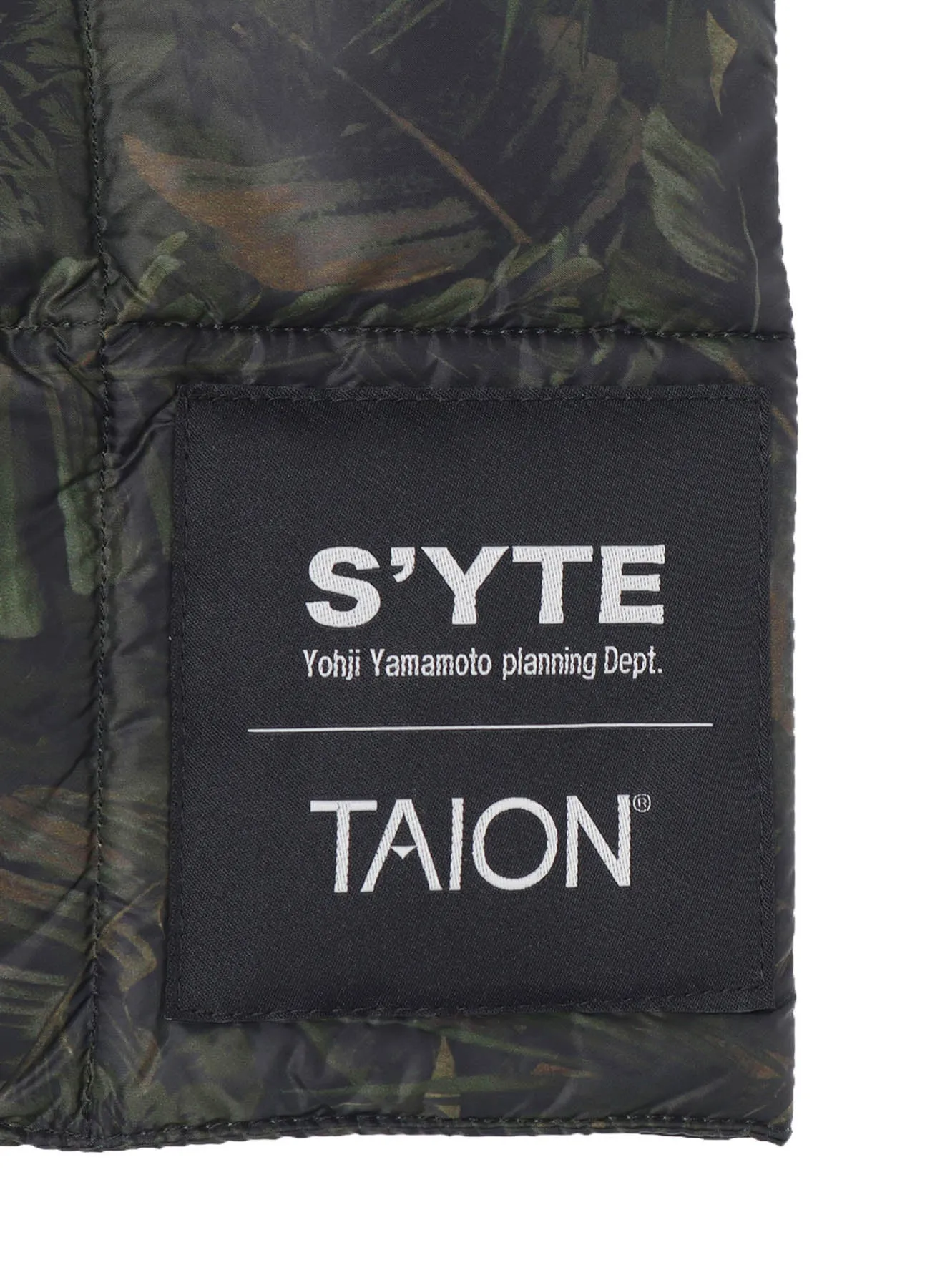 【S'YTE X TAION】DAHLIA CAMOUFLAGE QUILTED DOWN REVERSIBLE SCARF